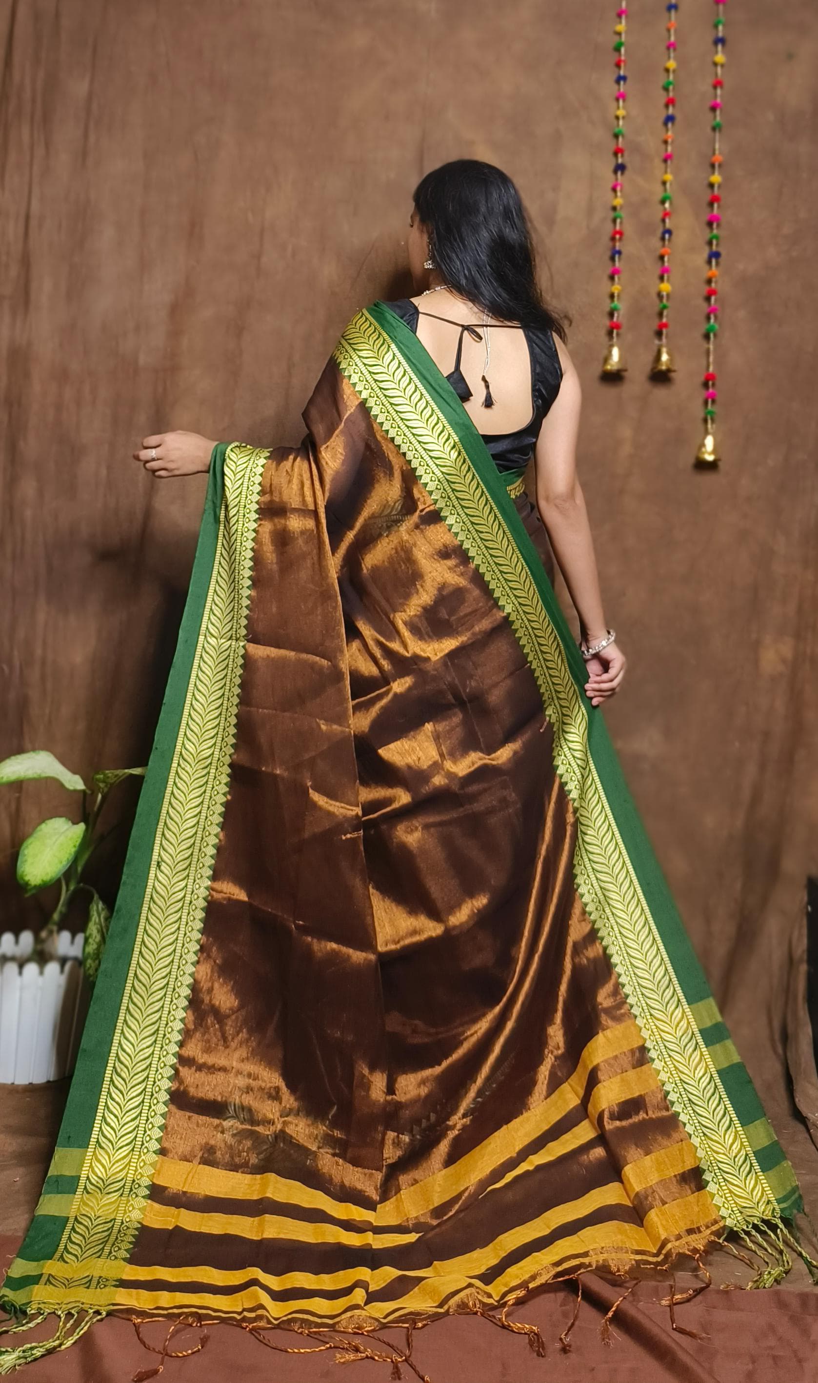 Handloom Tissu Khadi Noksa Border Saree