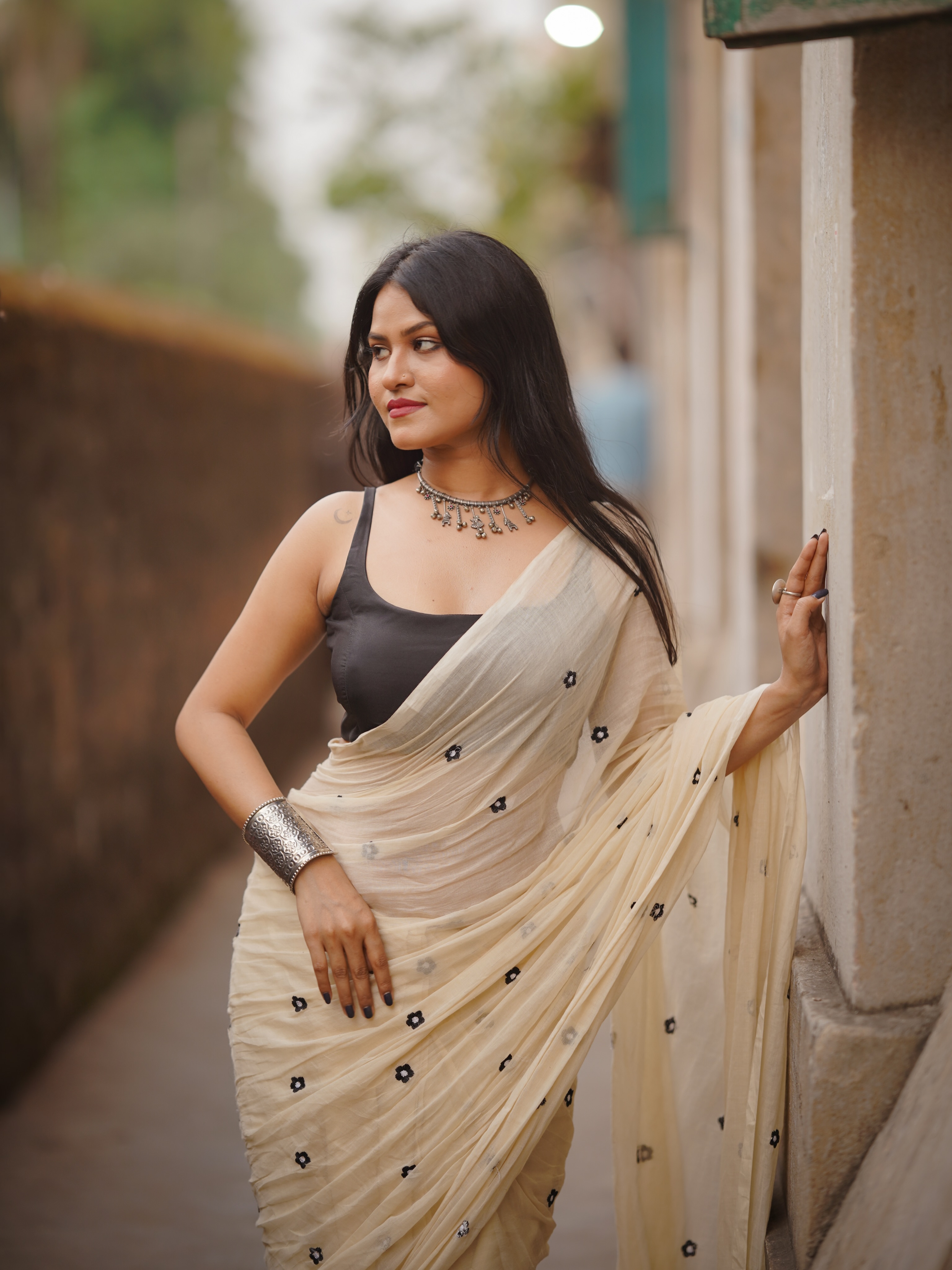 Ivory Bloom Mull Cotton Buti Saree