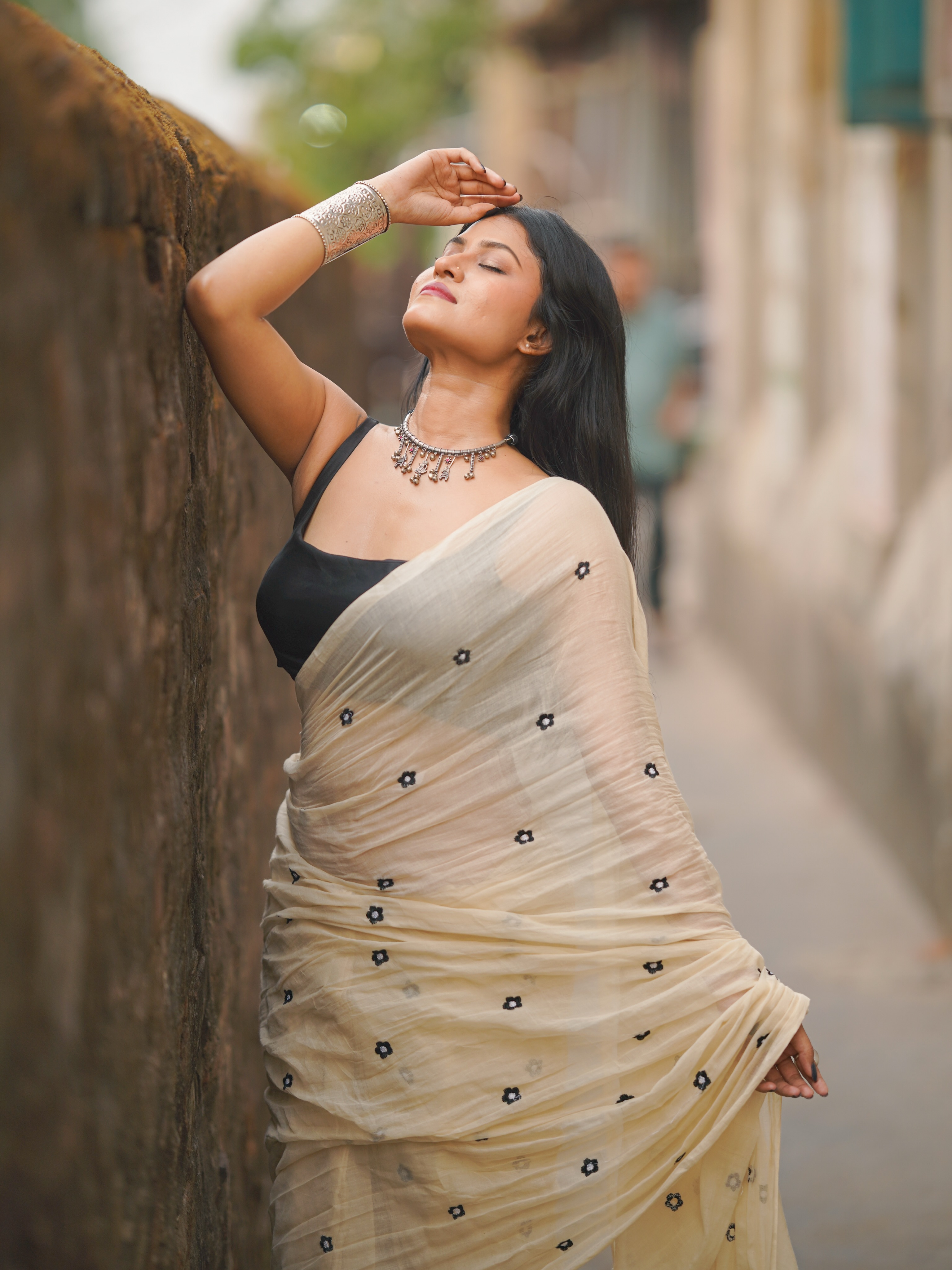Ivory Bloom Mull Cotton Buti Saree