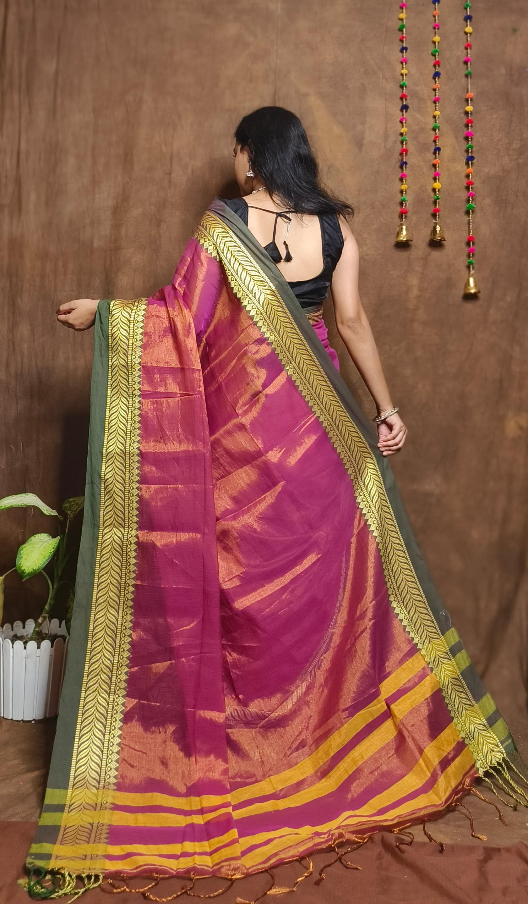 Handloom Tissu Khadi Noksa Border Saree