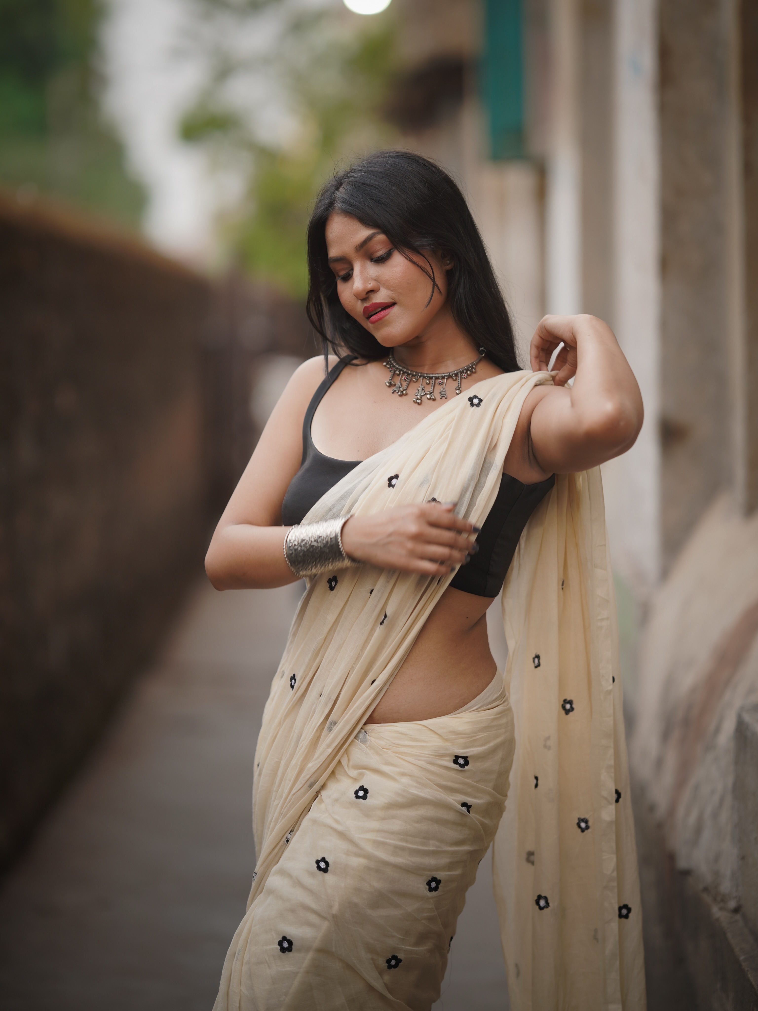 Ivory Bloom Mull Cotton Buti Saree
